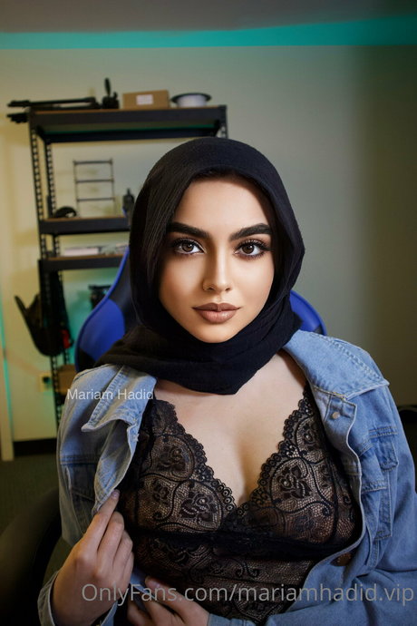 gros seins branlette espagnole onlyfans nus pornographiques photos