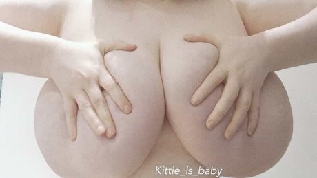 Kittie is baby haut modèle photo