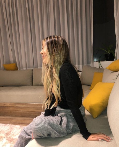 femme seulementfans chaud adulte image