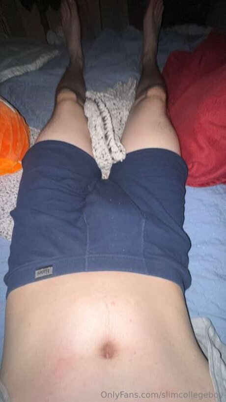 Slimcollegeboy modèle nu images
