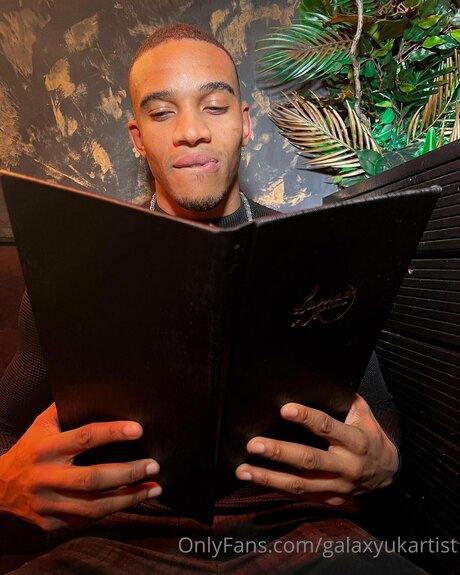 Akonnewanliss star exclusive photo