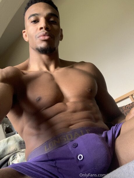 Akonnewanliss modèle magnifique des photos