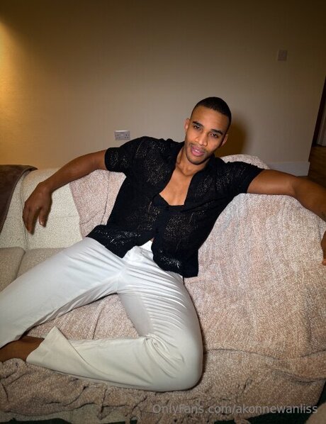 Akonnewanliss modèle chaud image