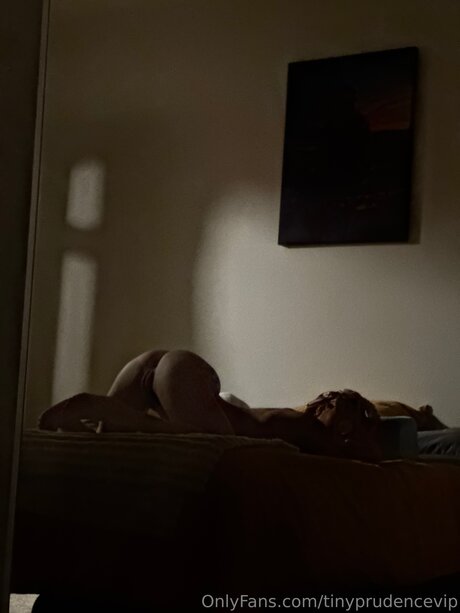 Tinyprudencevip modèle hd des photos