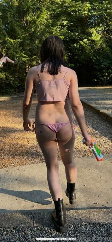 Bellebuttress actrice artistique galeries