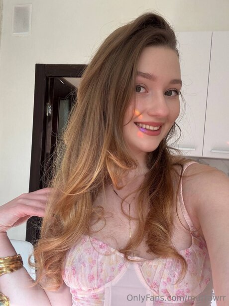 blonde aux gros seins onlyfans xxx chaud des photos