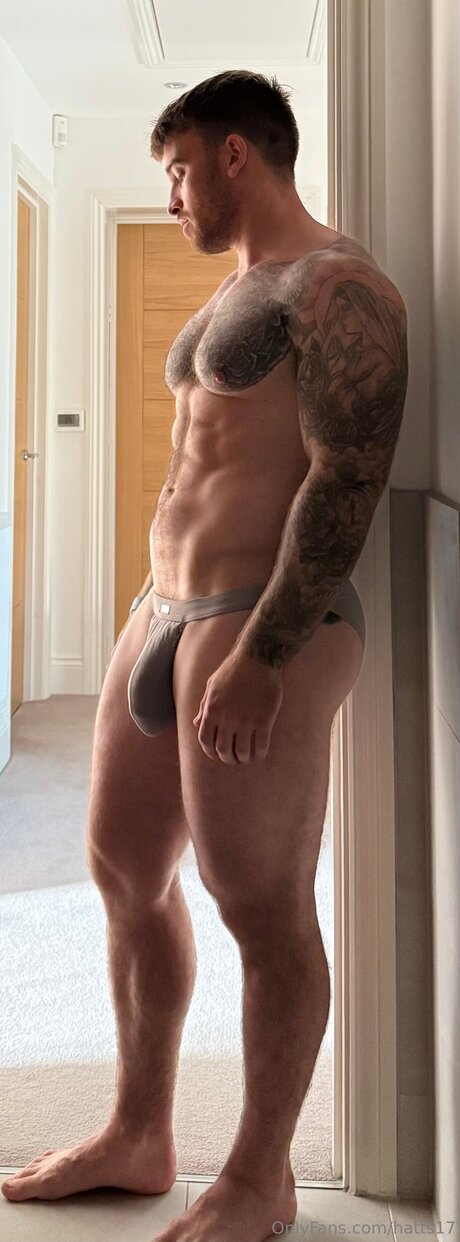 Hatts17 modèle adulte image