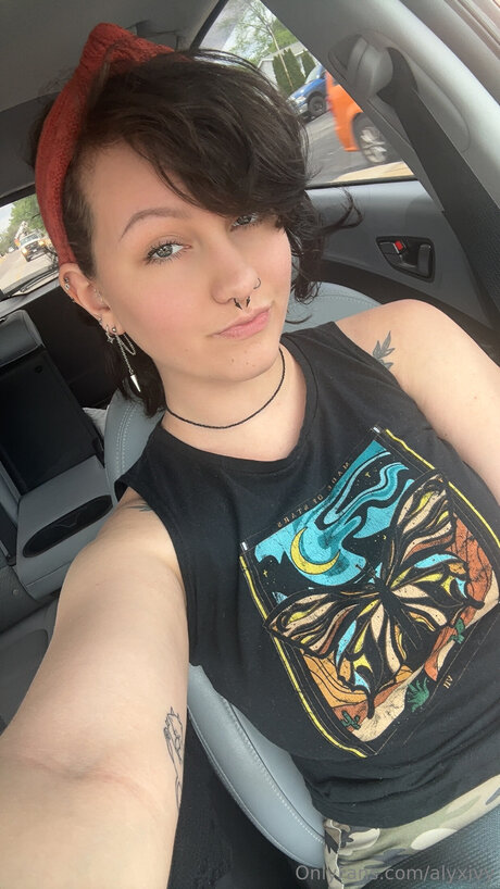 Alyxivy nus star du porno archive