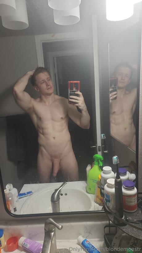 Blondemonstr modèle érotique archive