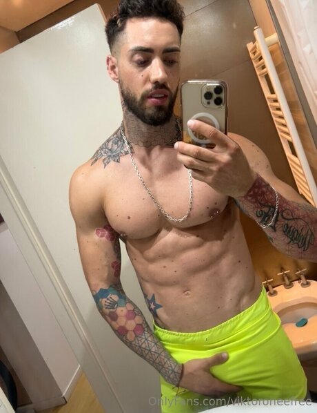 Viktoroneefree star du porno adulte image