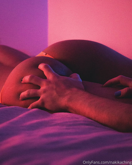 Naki Kaching_ modèle porno img