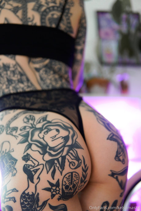 Tattooed Russian haut de star du porno image