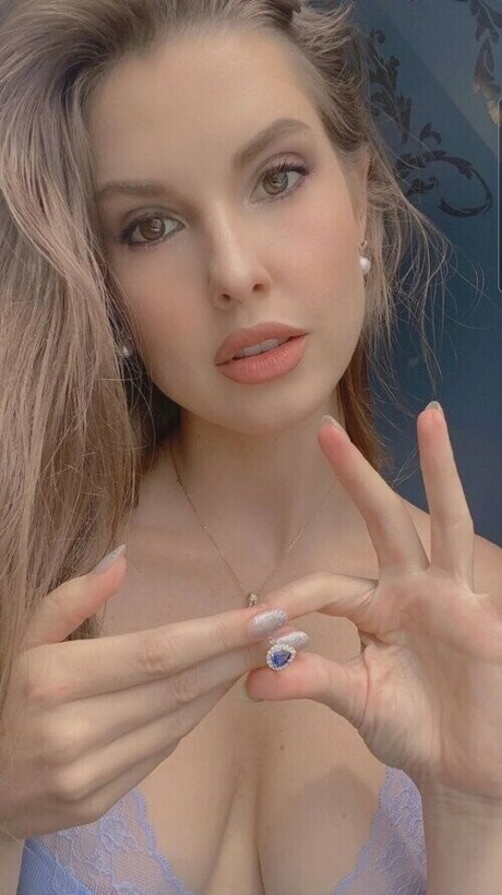 Amanda Cerny étoile exclusive galerie