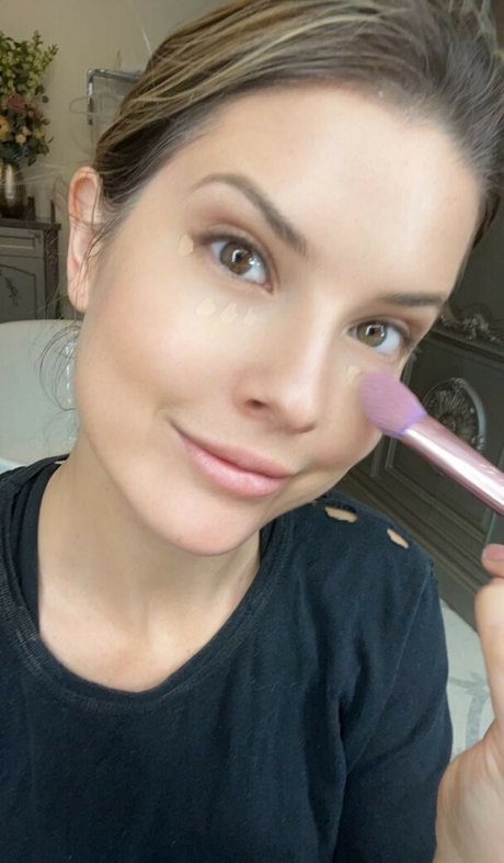 éjacule sur la langue onlyfans haut por img