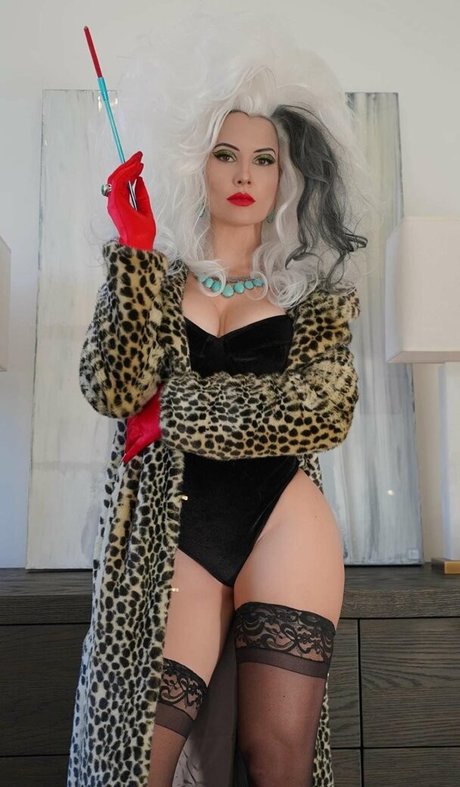 milf aux cheveux noirs onlyfans libre nu des photos