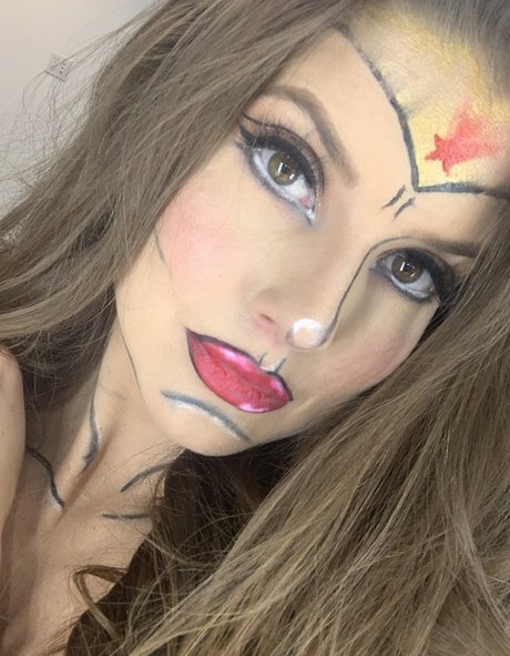 tatouages ​​blonds onlyfans pornographique sympa des photos