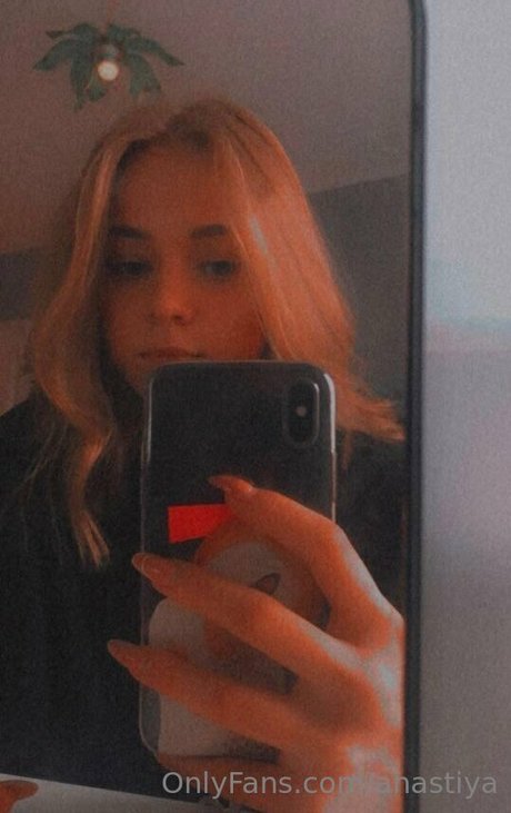 Anastiya jolie star du porno image