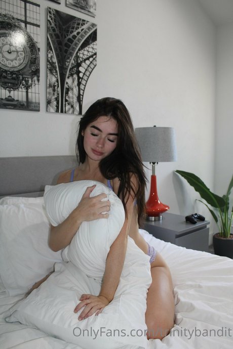 Trinity Bandit star du porno xxx galerie