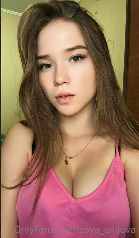 zoya akilova actrice artistique des photos