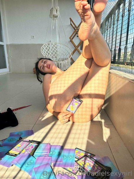 Adiel modèle nu images