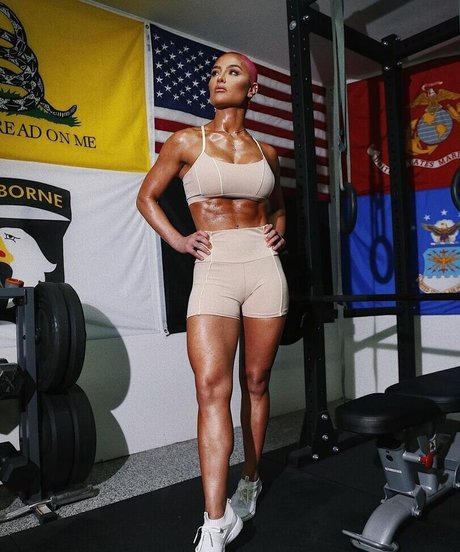 Natalie Eva Marie star du porno sexy archive