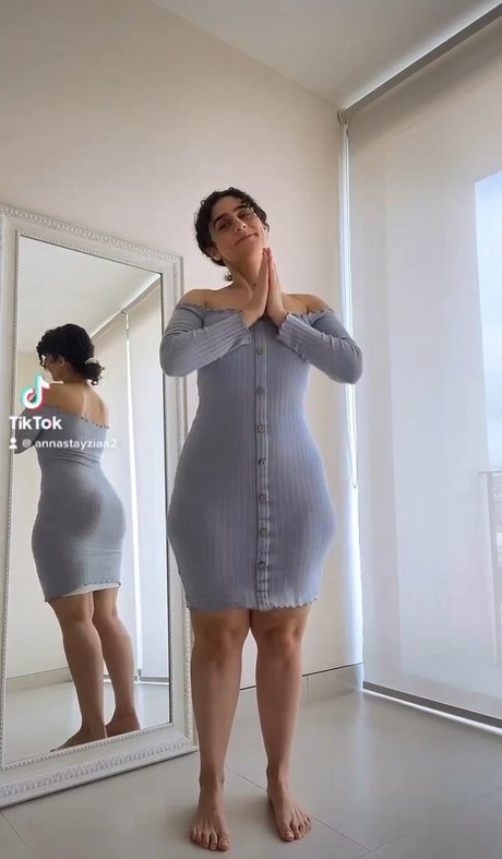 Annastayziaa modèle érotique collection