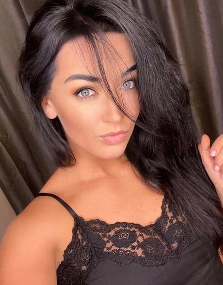 Zuzu Sweet modèle pornographique photo