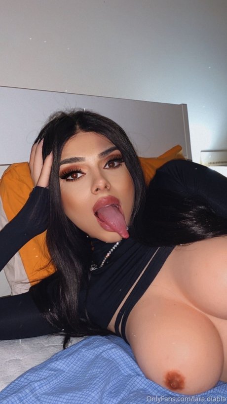 Lara Diabla star du porno en haute qualité photo