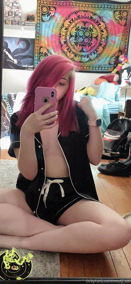 blonde aux gros seins onlyfans nu parfait des photos