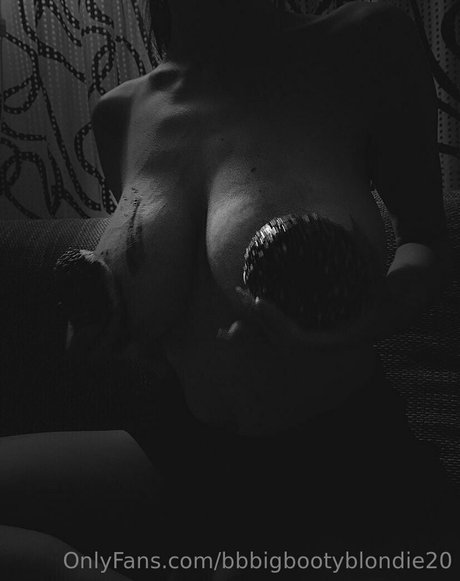 Bigbootyblondie haut modèle photos