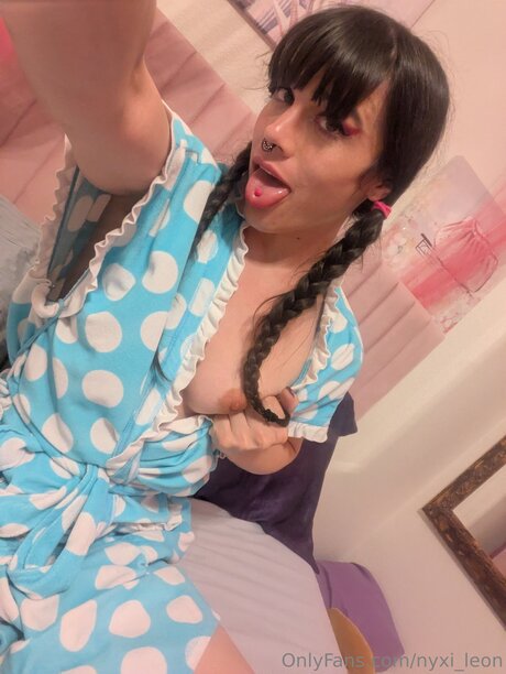 Nyxi Leon art modèle images