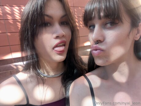 Nyxi Leon star du porno sexy archive