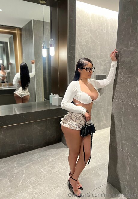 Msjgrenaway modèles nus image