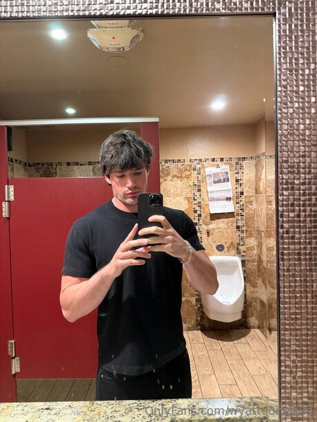 Wyattgonewild modèle xxx img