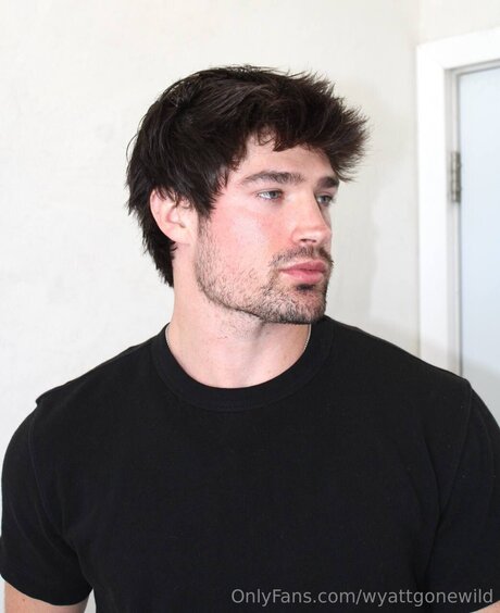 Wyattgonewild sexe star photos