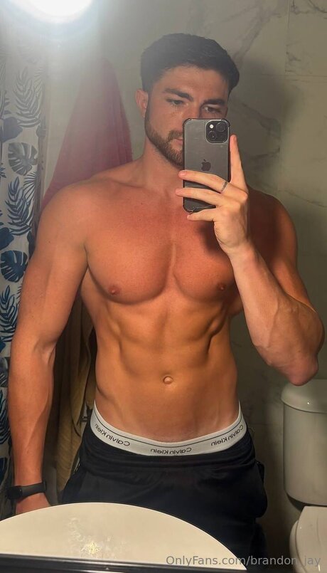 Brandon Jay modèle de haute qualité img