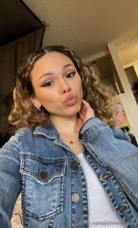 Jazmin Beau haut modèle galerie