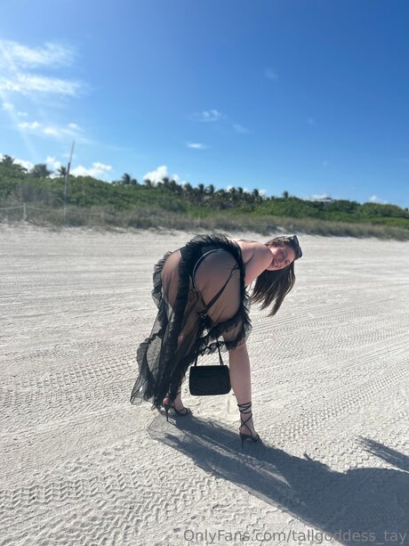 Tallgoddess Tay haut modèle archive