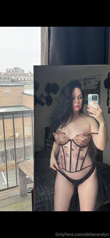 Dellacarolyn modèle nu archive