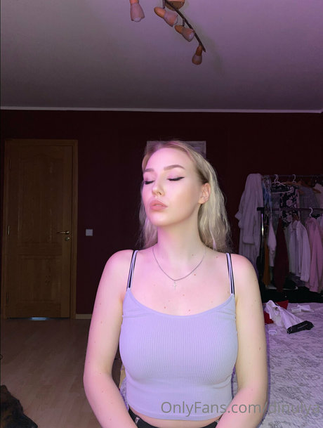 Dinulya modèle artistique galeries