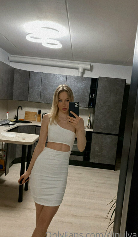 blonde aux gros seins onlyfans haut nu collection