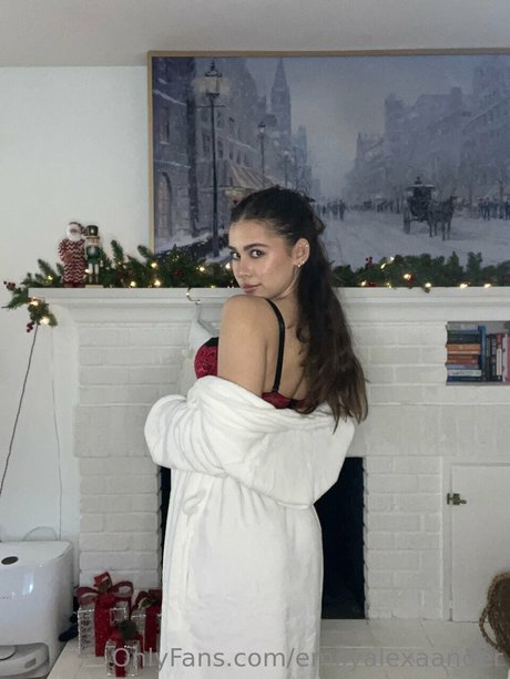 Emily Alexander joli modèle img