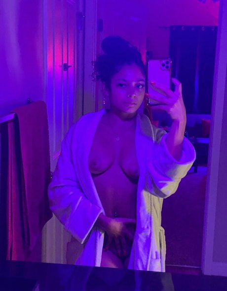 Koryanna Beavers jolie star du porno photo