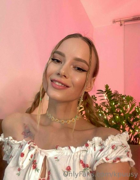 blonde aux gros seins onlyfans xxx adulte image