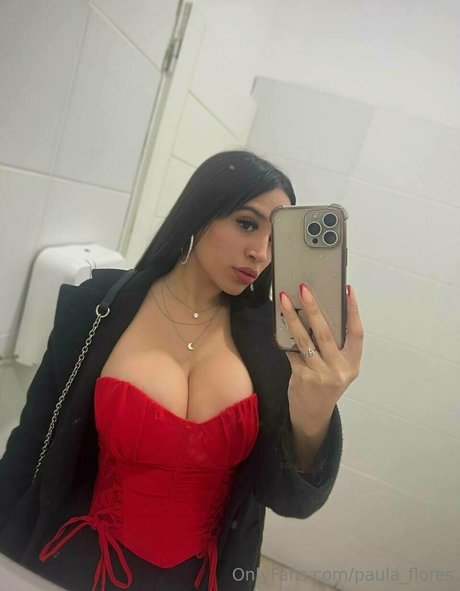 Paula Flores star du porno érotique photo