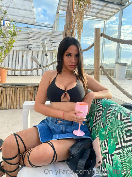 Paula Flores modèle chaud img