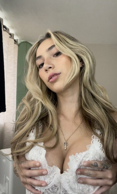 Zoella McKay modèle joli img