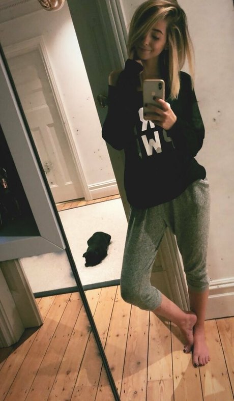 Zoe Sugg modèle porno photo