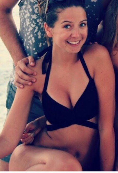 Zoe Sugg modèle pornographique img