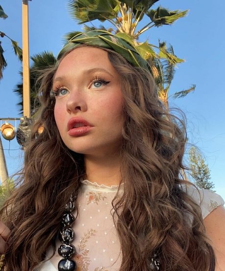 Zoe Colletti star pornographique collection